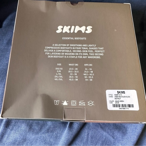 SKIMS Essential Crew Neck Sleeveless Bodysuit limited edition Agave Green - Picture 8 of 8